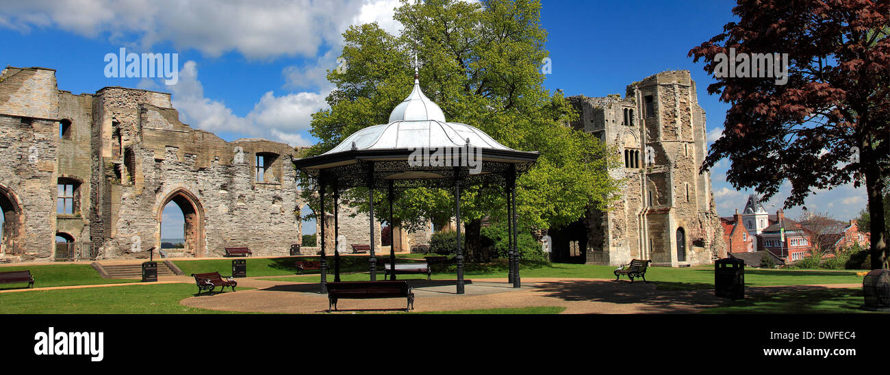 Le rovine del castello di Newark, Newark on Trent, Nottinghamshire, England, Regno Unito Foto Stock