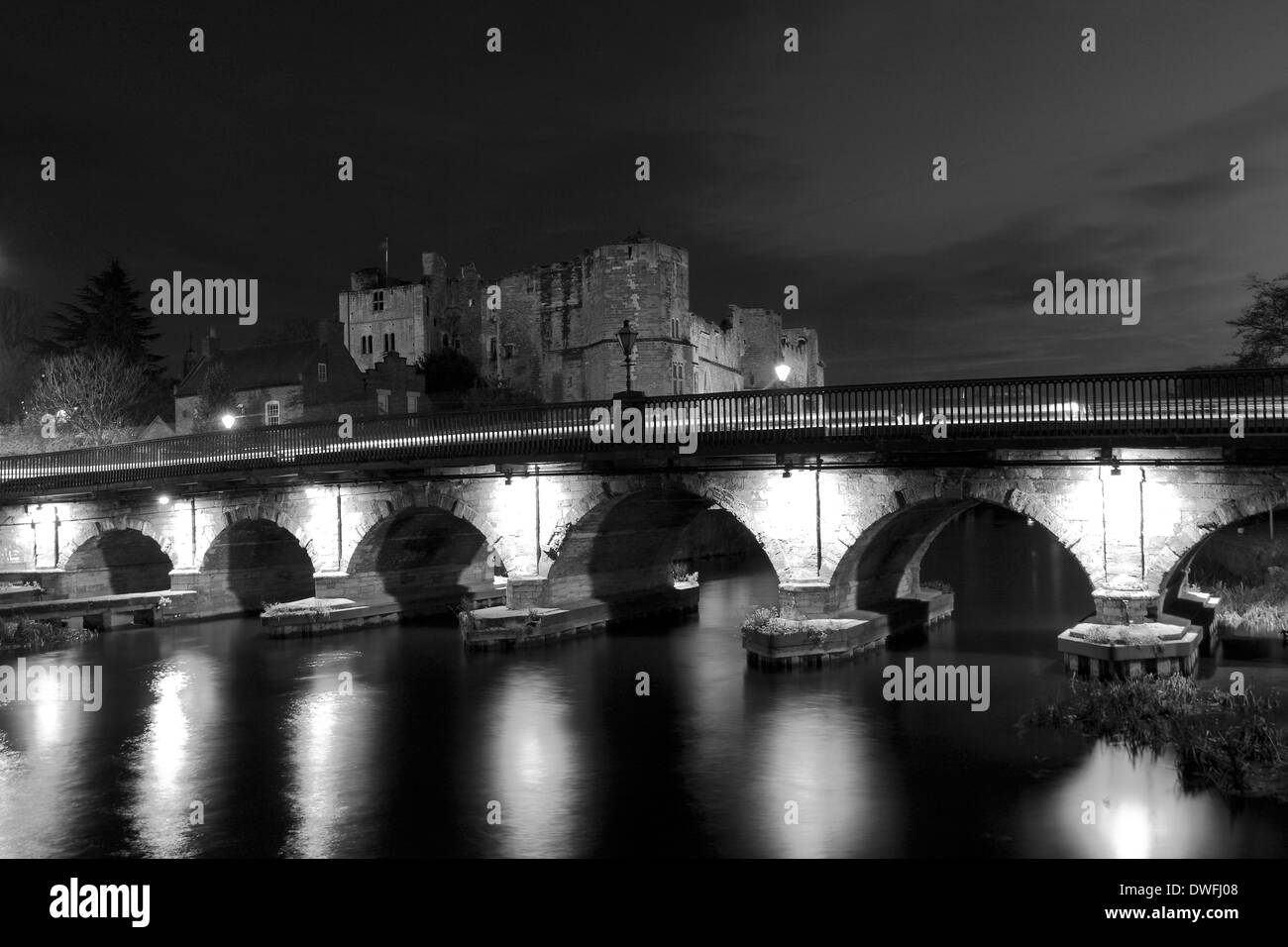Crepuscolo sopra Newark Castle, fiume Trent, Newark on Trent, Nottinghamshire County, England, Regno Unito Foto Stock
