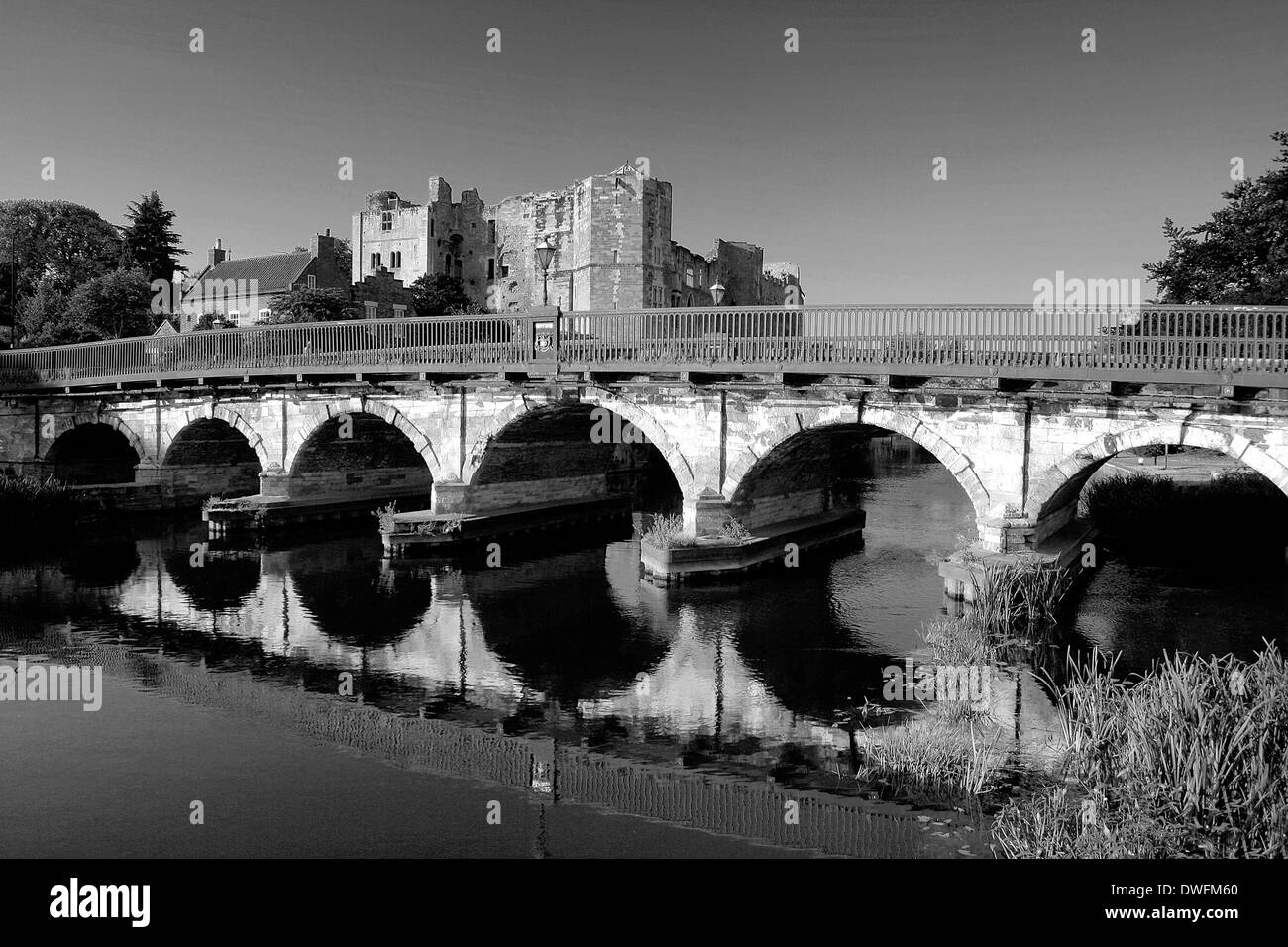 Crepuscolo sopra Newark Castle, fiume Trent, Newark on Trent, Nottinghamshire County, England, Regno Unito Foto Stock