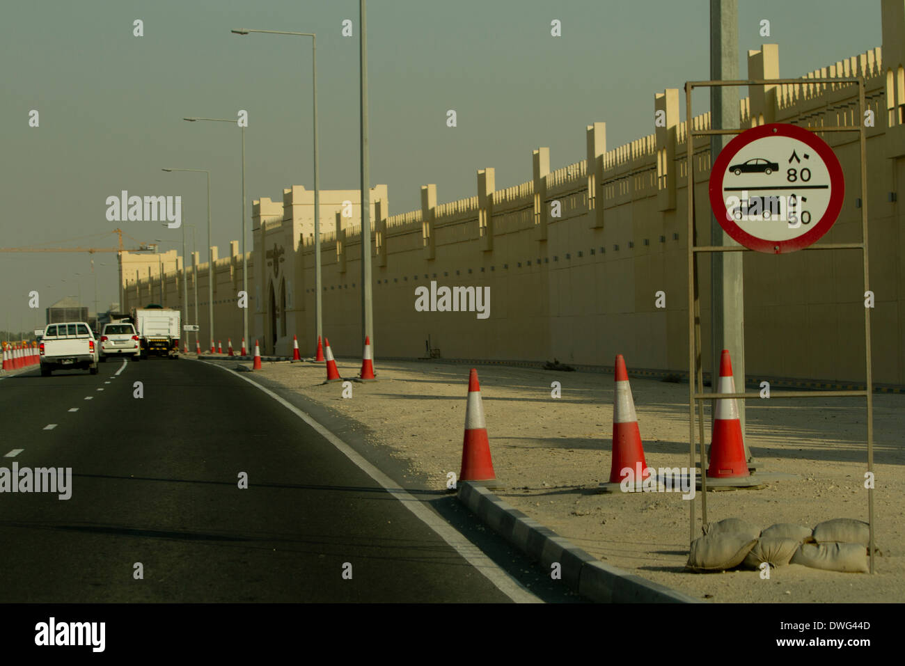 Il Qatar costruzione cantiere Lavori Stradali Palace deserto Foto Stock