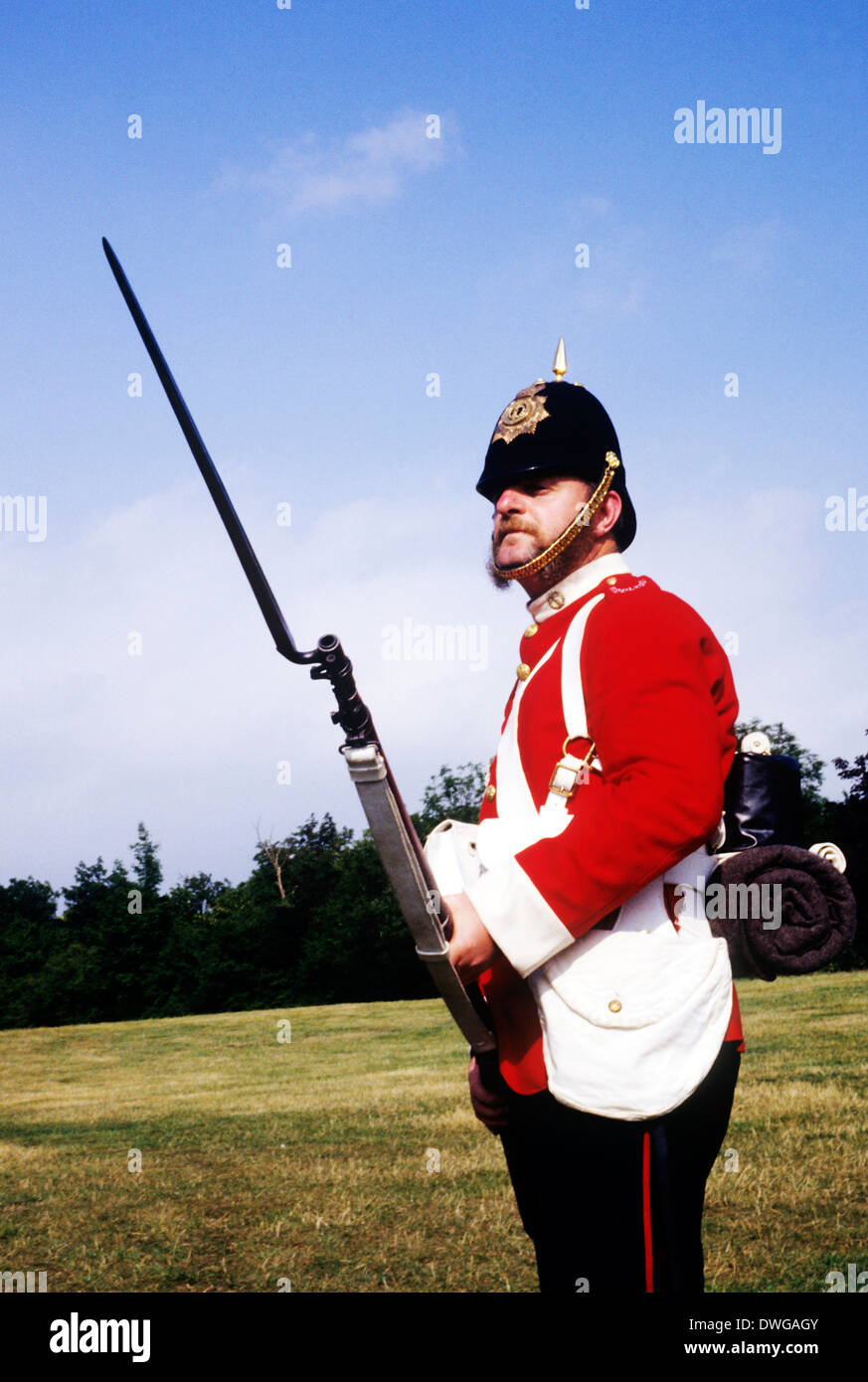 57Th Middlesex Regiment, 1880, soldato, fissato a baionetta, rievocazione storica del XIX secolo esercito britannico soldato soldati uniformi uniforme Inghilterra fucili a canna di fucile Foto Stock