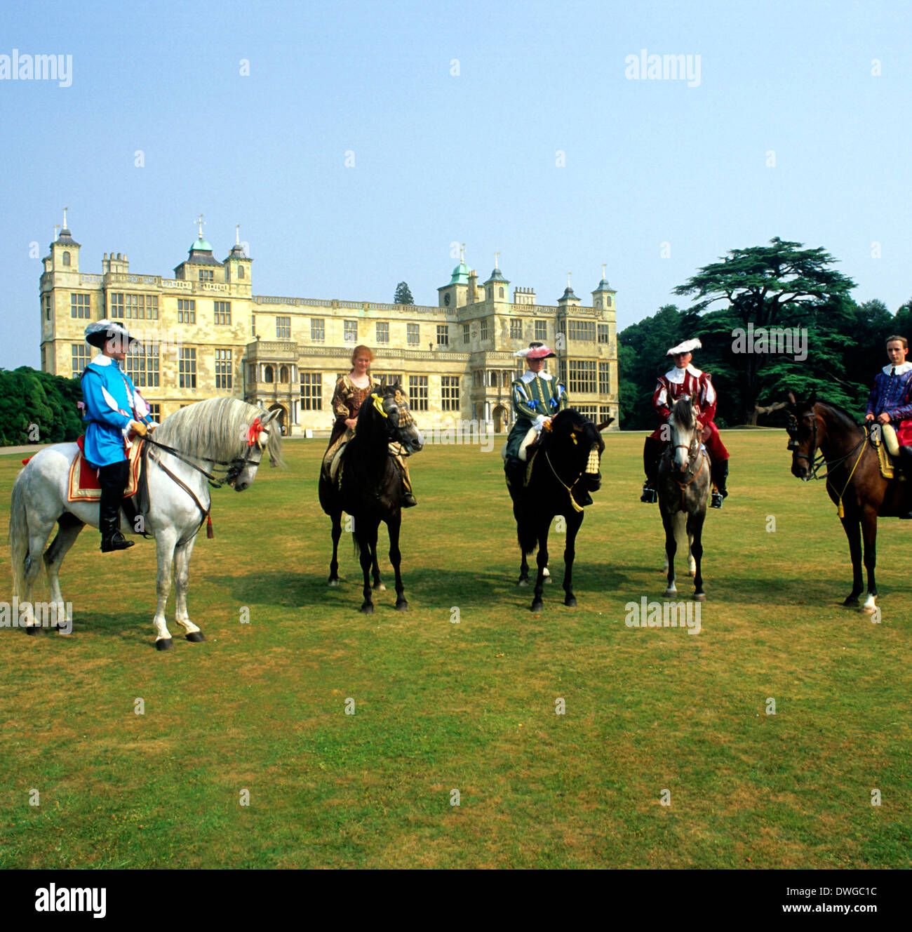 Audley End House, xvii secolo costume cavalieri rievocazione storica, Essex England Regno Unito Foto Stock Audley End House, xvii secolo costume cavalieri rievocazione storica, Essex England Regno Unito Foto Stock