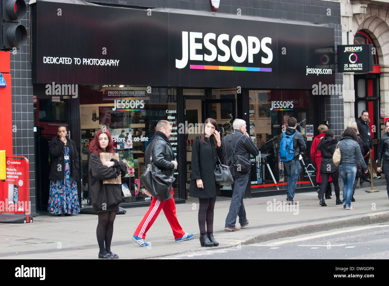 Esterno del negozio fotografico Jessops in Oxford Street, Londra, Regno Unito. Rivenditore britannico specializzato in macchine fotografiche, stampe fotografiche e attrezzature fotografiche. Foto Stock