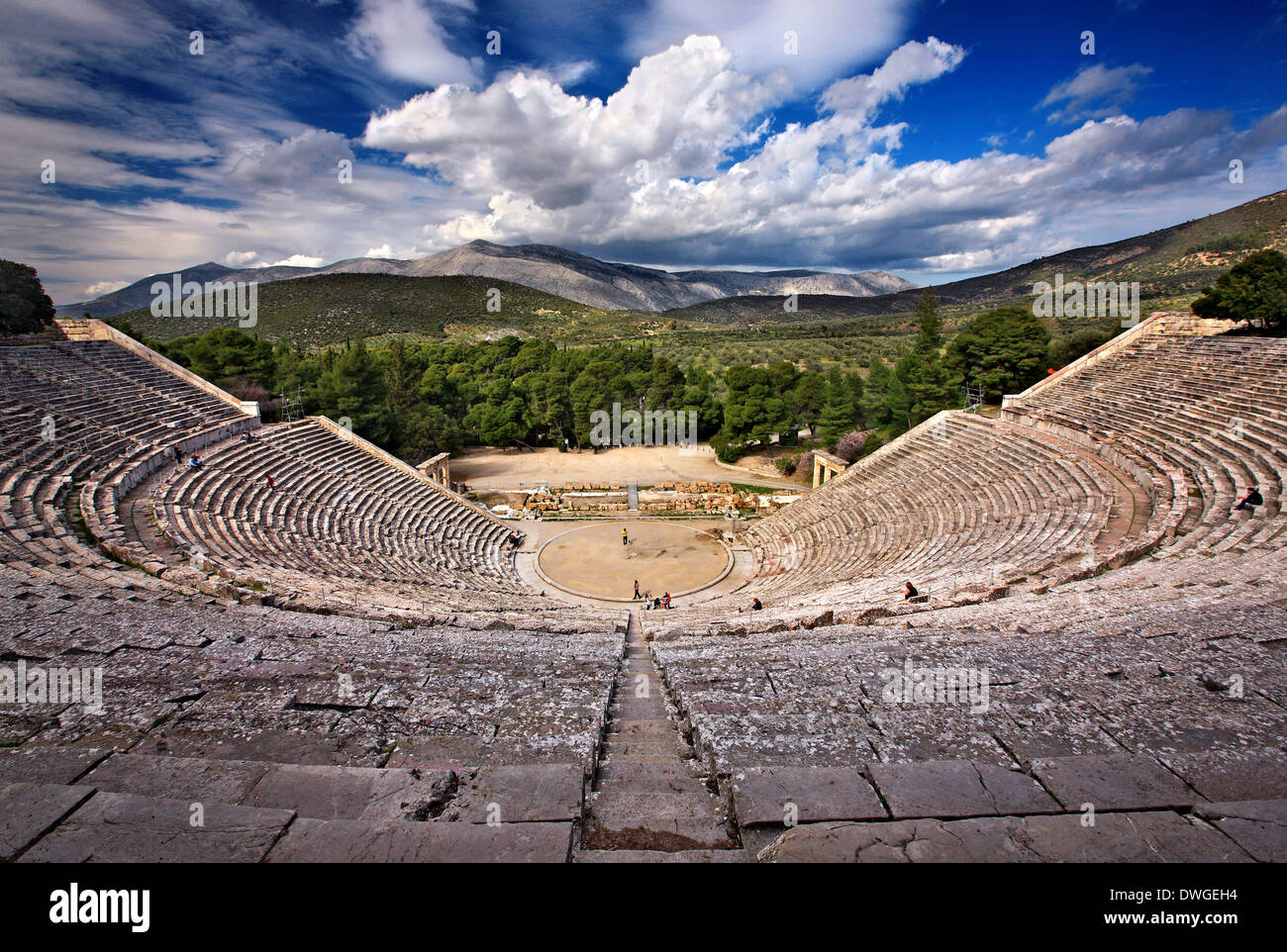 Il teatro antico di Epidavros (Epidauro), Argolide (Argolis), Peloponneso e Grecia. Foto Stock