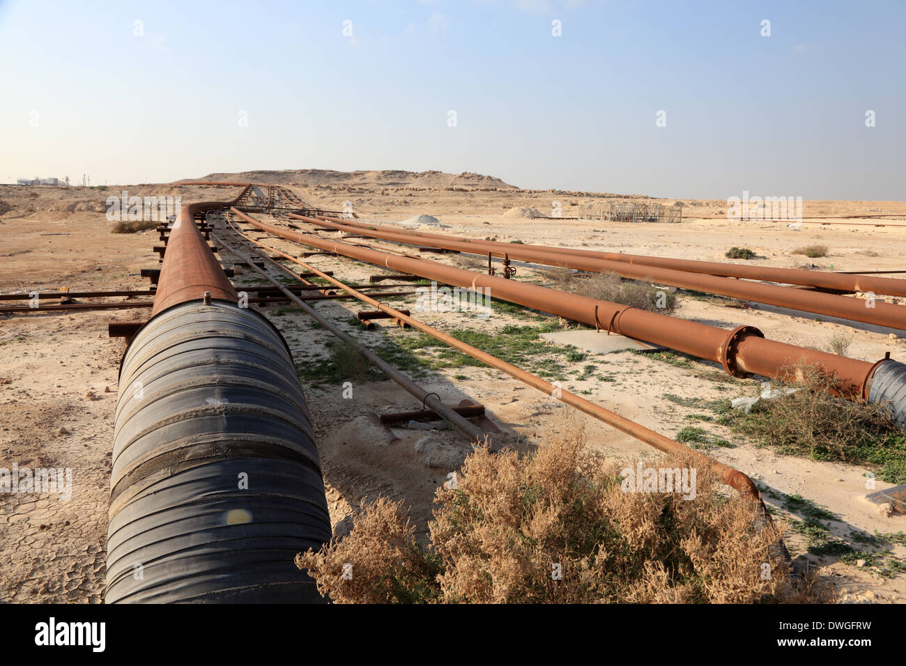 Olio e gas pipeline nel deserto del Bahrain, Medio Oriente Foto Stock