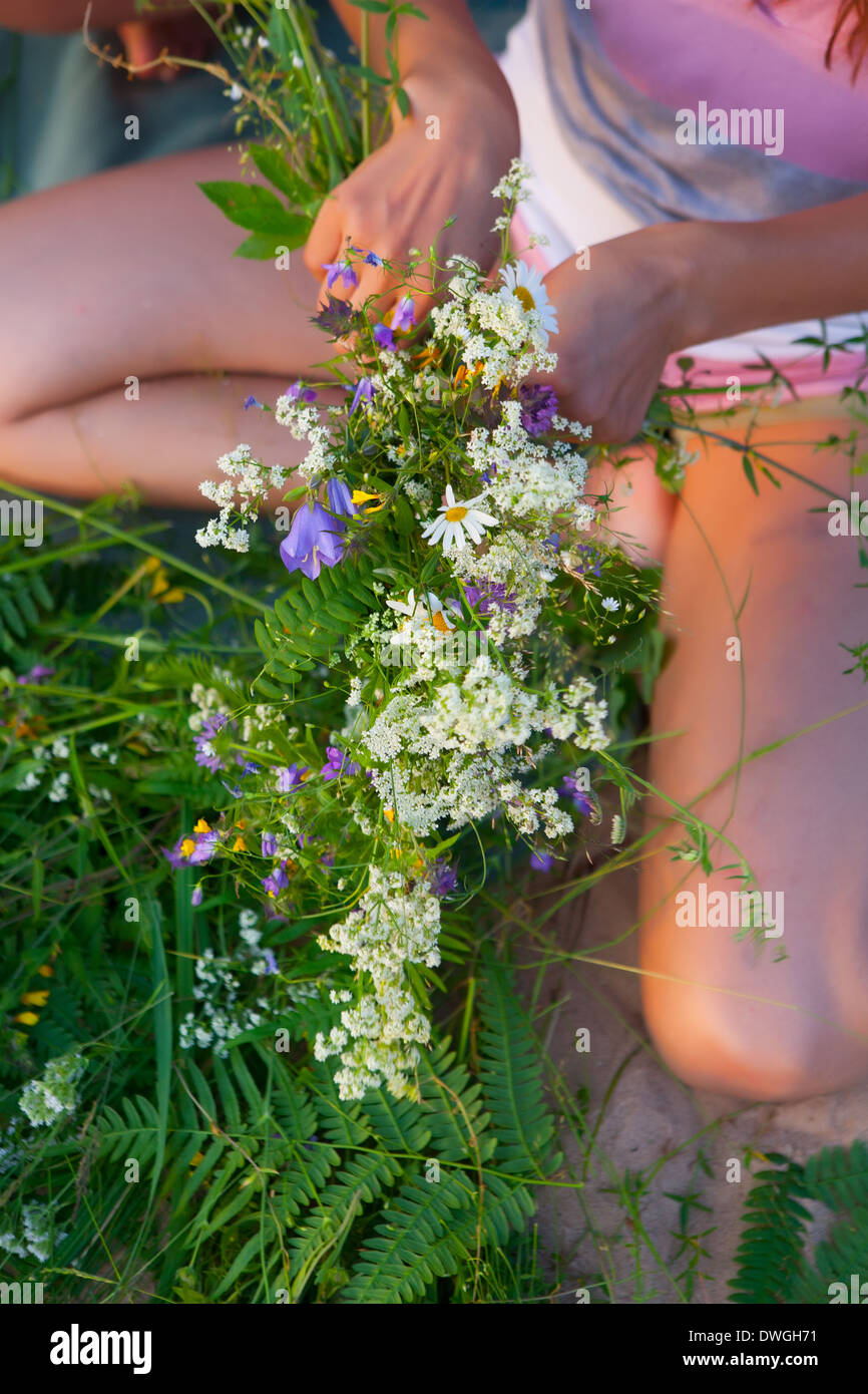 Bouquet tradizionale per celebrare il solstizio e la Festa di mezza estate.celebrazione corona*tradicional Foto Stock