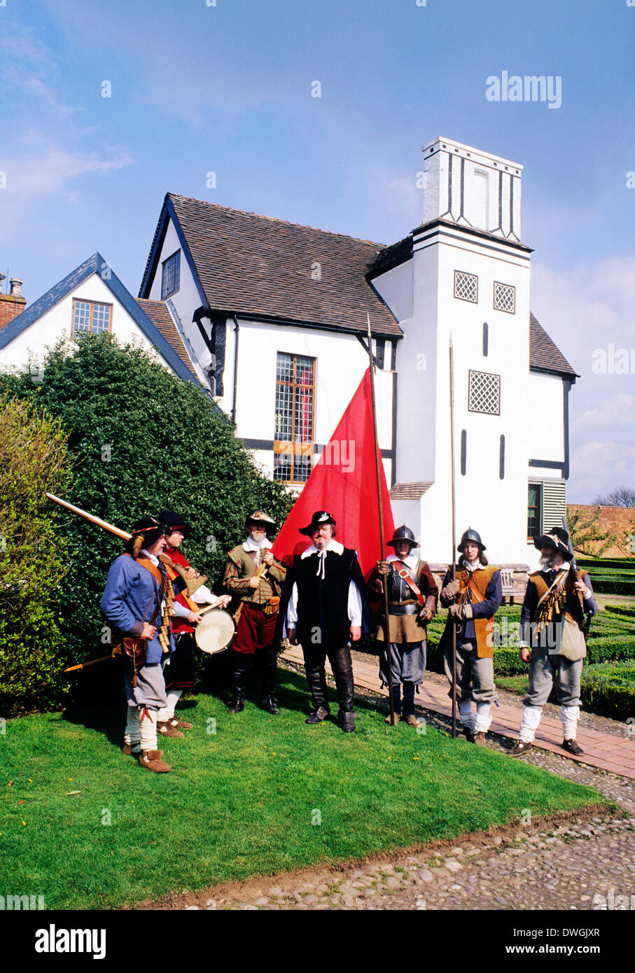 Casa Boscobel, Shropshire, guerra civile inglese periodo rievocazione storica, 1640s costumi costume soldato soldati civili del Regno Unito Inghilterra metà del XVII secolo Foto Stock