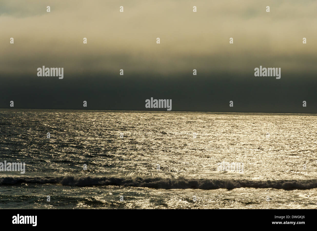 Il maltempo proveniente dall'Oceano Pacifico Foto Stock