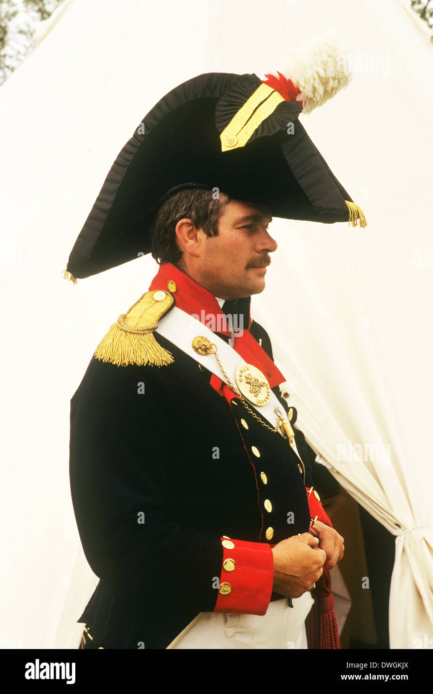 La British Royal Artillery Officer, 1815, distribuito in occasione della battaglia di Waterloo, rievocazione storica inglese soldato dell'esercito di soldati uniformi uniforme ufficiali England Regno Unito Foto Stock