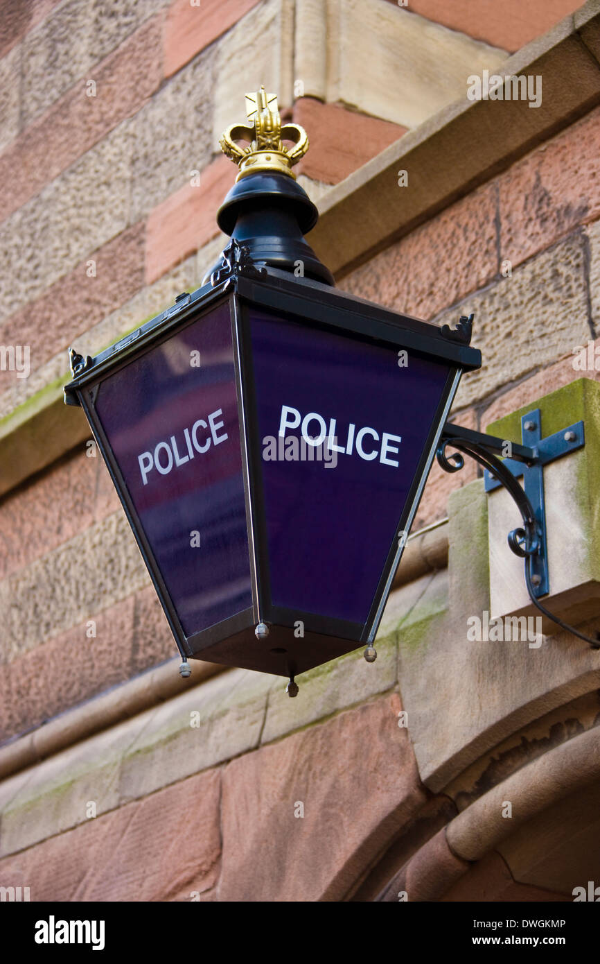 Stazione di polizia la spia blu nel centro citta' di Chester, nella contea di Cheshire nel nord-ovest Inghilterra Foto Stock