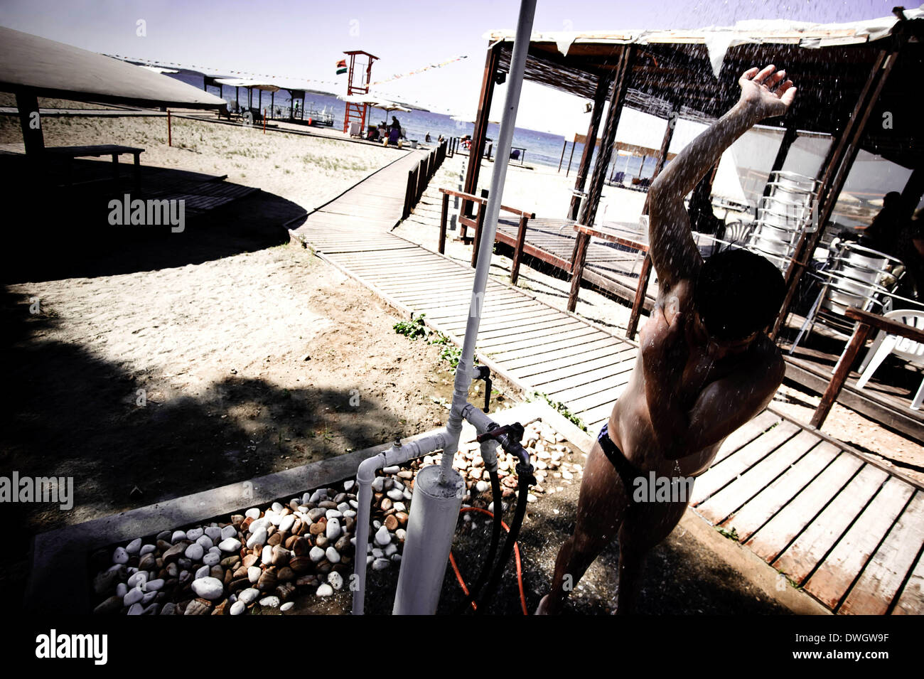 Agosto 31, 2010 - Athens, Grecia, a pochi chilometri dal centro di Atene, vi è una spiaggia dove le persone con disabilità e i loro amici e i membri della famiglia possono incontrare e socializzare. L'atmosfera è ricca di emozioni.Ho iniziato questo progetto di documentario a pochi mesi prima (2010), e adesso si rende conto che questo progetto sarà un progetto a lungo termine, forse un progetto di vita"?Â¶.Le persone con disabillities ed esigenze speciali e particolarmente le persone che sono lì, sa dare e danno molto facilmente il loro sorriso, loro Hart, la loro fiducia'?Â¶.Ho capito che il problema come approac Foto Stock