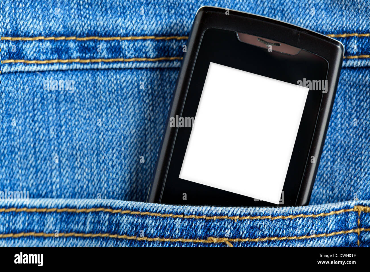 Telefono cellulare in tasca dei jeans, mettere il proprio testo sullo schermo Foto Stock