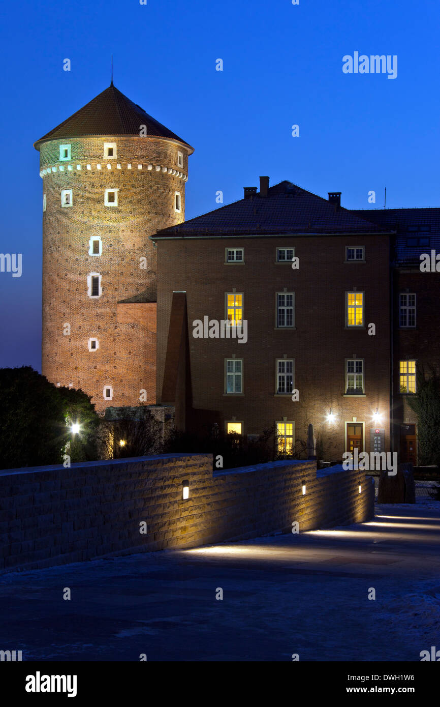 La torre di Sandomierz presso il Castello Reale sul colle di Wawel nella città di Cracovia in Polonia Foto Stock