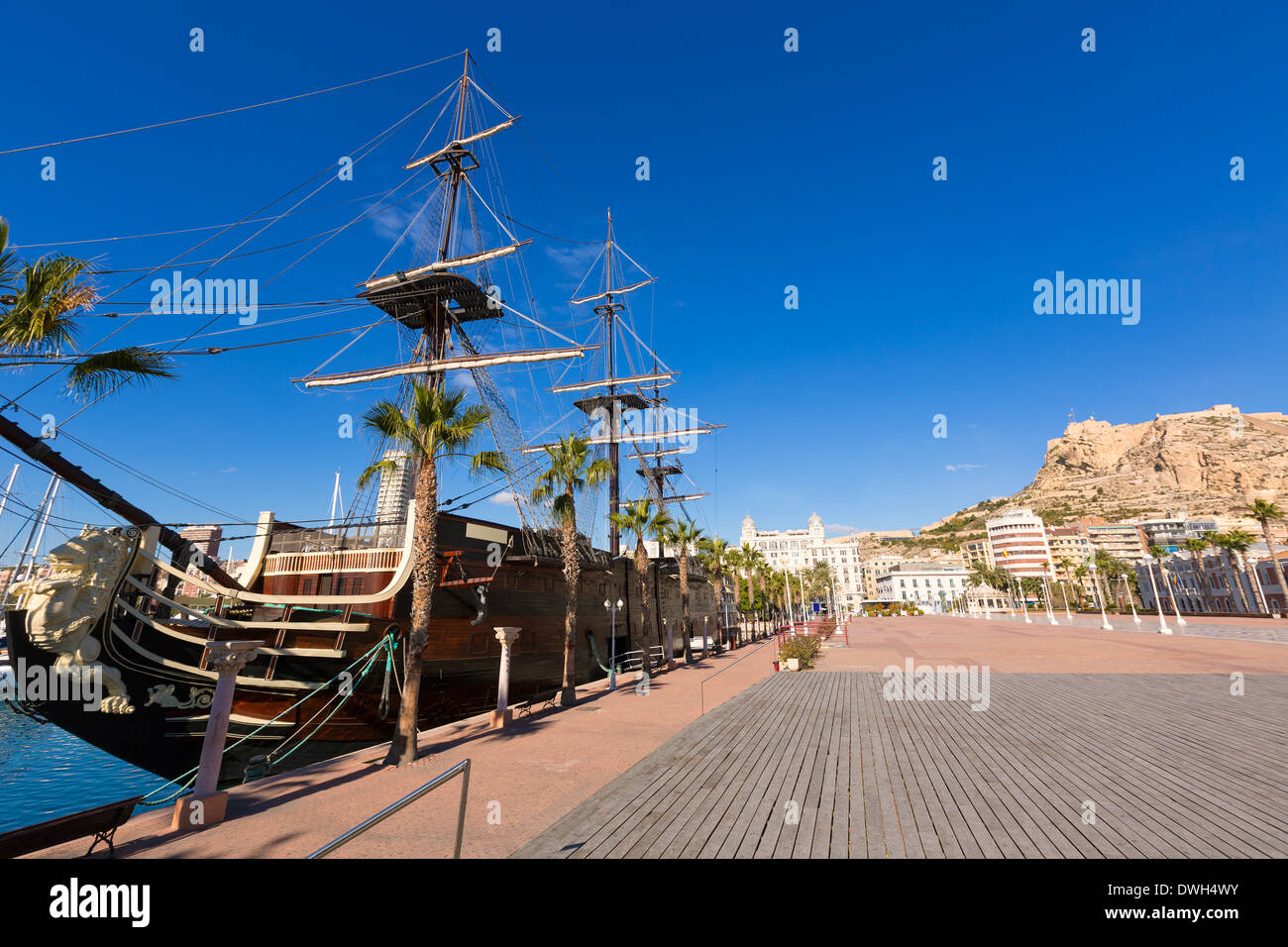 Alicante marina port barche nel Mediterraneo Spagna Comunità Valenciana Foto Stock