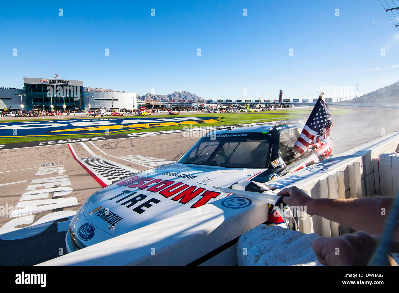 Las Vegas, NV, Stati Uniti d'America. 8 Mar 2014. Las Vegas NV - Mar 08, 2014: Brad Keselowski (22) vince la Boyd Gaming 300 a Las Vegas Motor Speedway in Las Vegas NV. © csm/Alamy Live News Foto Stock