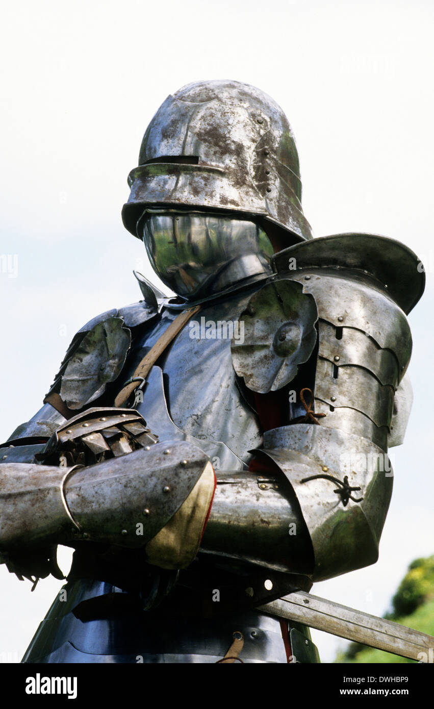 Rievocazione storica medioevale piastra completa armatura, xv secolo, come usato nelle guerre di rose e la battaglia di Bosworth, soldato inglese soldati England Regno Unito Foto Stock