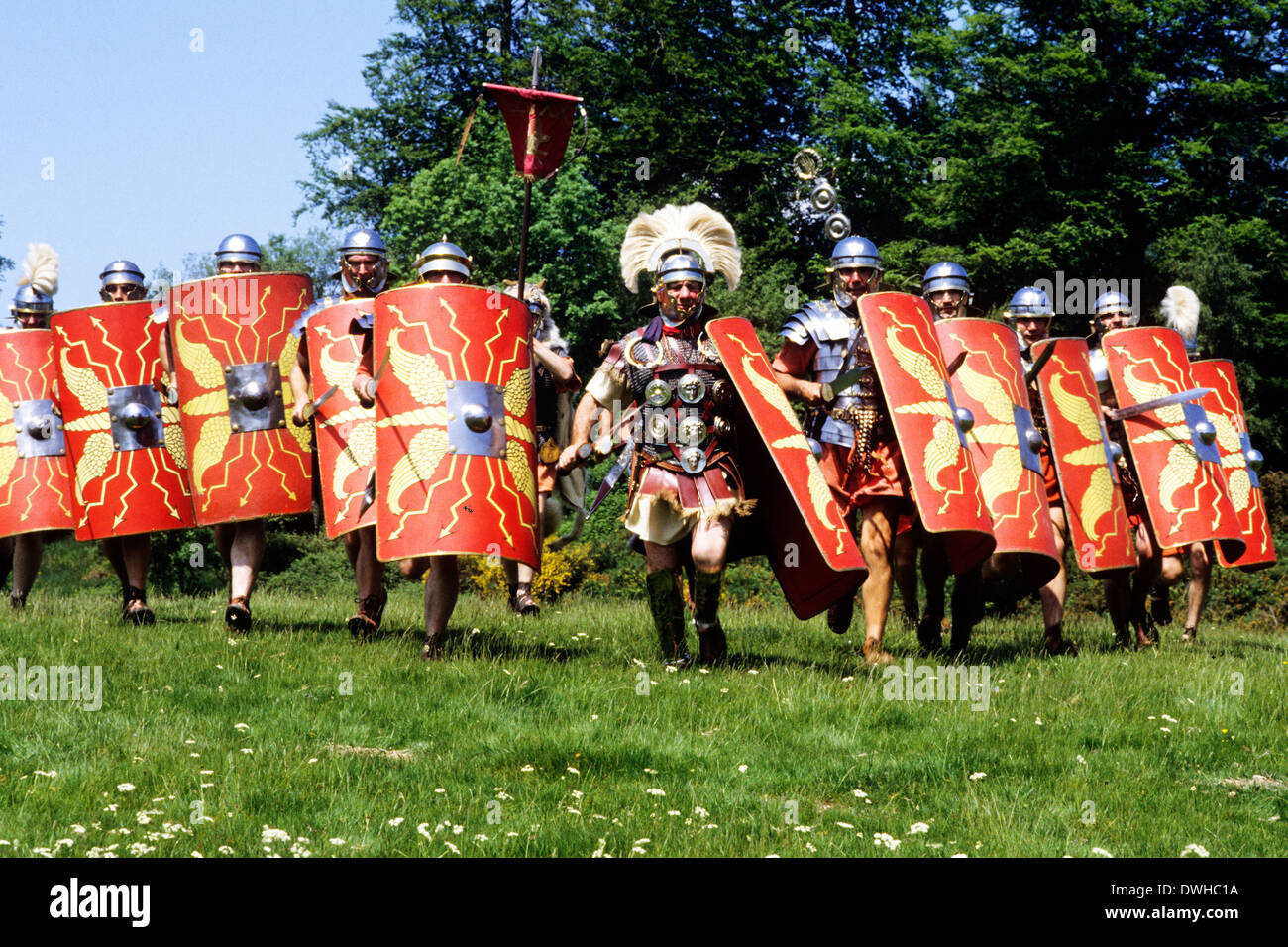 Rievocazione storica, soldati legionari romani, soldato, militare, coorte, attacco, i secolo, Esercito in Gran Bretagna legione, legioni armature scudi, armi Inghilterra Regno Unito Foto Stock