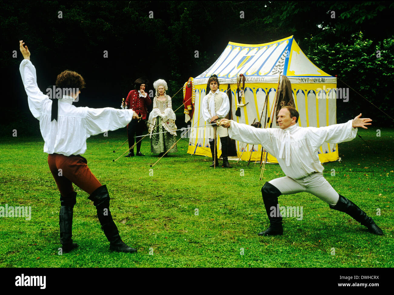 Inglese periodo regency Duellists, inizi del XIX secolo, rievocazione storica, duello con spade Inghilterra UK duelist duellanti Foto Stock