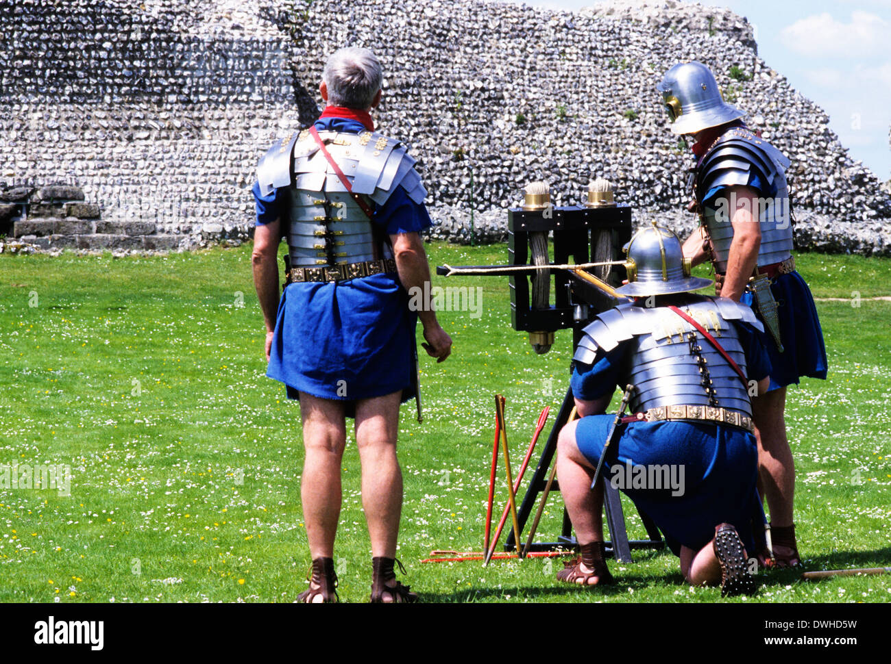 La Balista romana e soldati, II secolo, rievocazione storica armi soldato England Regno Unito Foto Stock