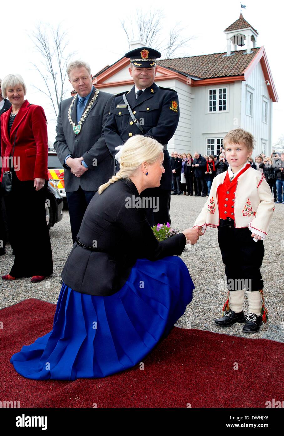 Crownprincess Mette-Marit di Norvegia visiti la Constitution Hall in Eidsvoll, Norvegia, sulla Giornata internazionale della donna 8 marzo 2014. La riunione è stata nella stessa stanza dove 112 uomini ha reso la costituzione nel 1814, sarebbe prendere un altro 99 anni prima che le donne della Norvegia poteva votare. Foto: Patrick van Katwijk Foto Stock