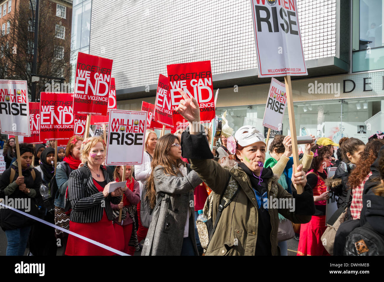 La Giornata internazionale della donna milioni di donne luogo marzo a Londra Foto Stock