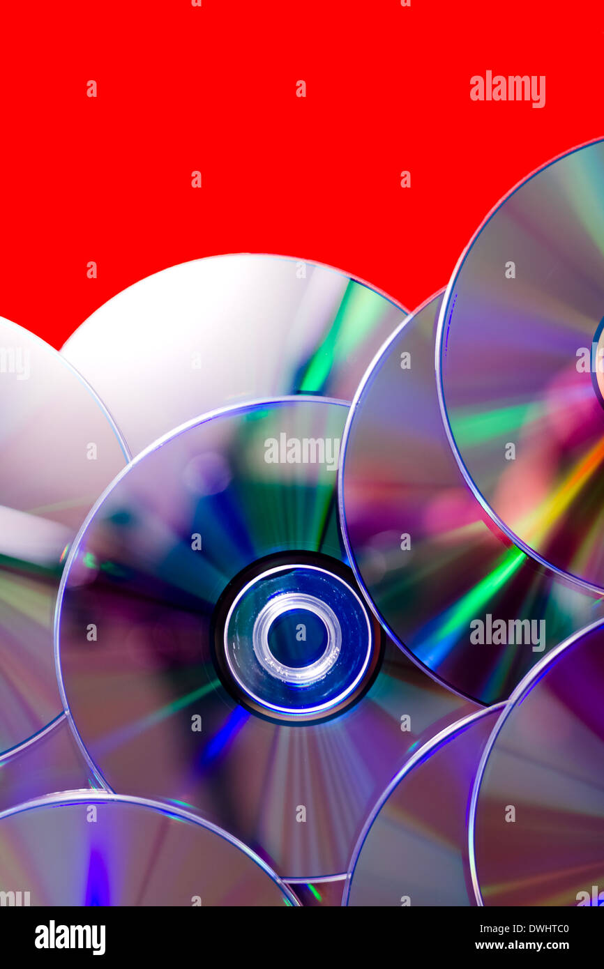Molti CD. Sfondo astratto di dischi arcobaleno Foto Stock