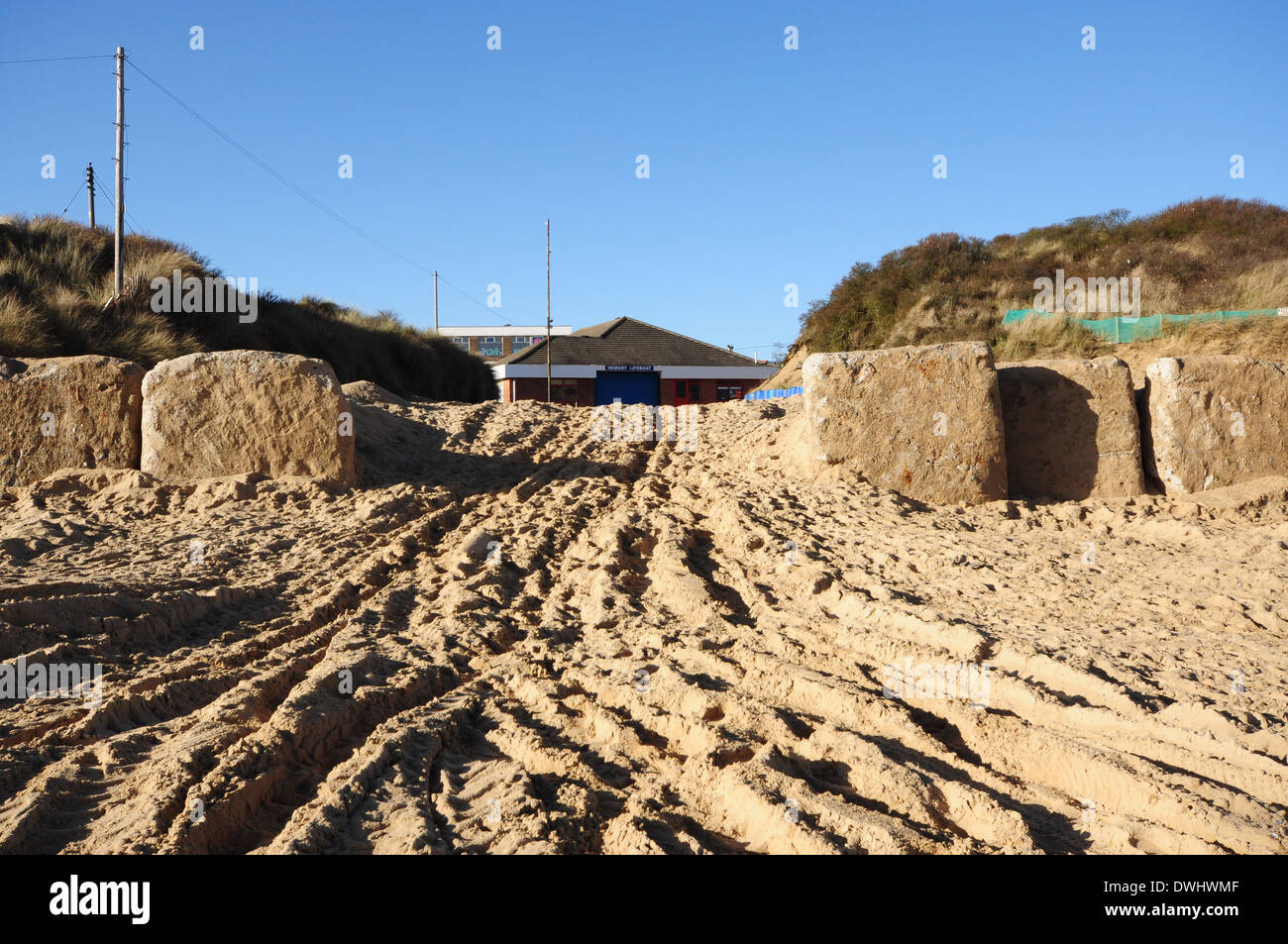 L'accesso alla spiaggia a Hemsby, sul rapidamente erodendo est costa di Norfolk, Inghilterra England Regno Unito. Foto Stock