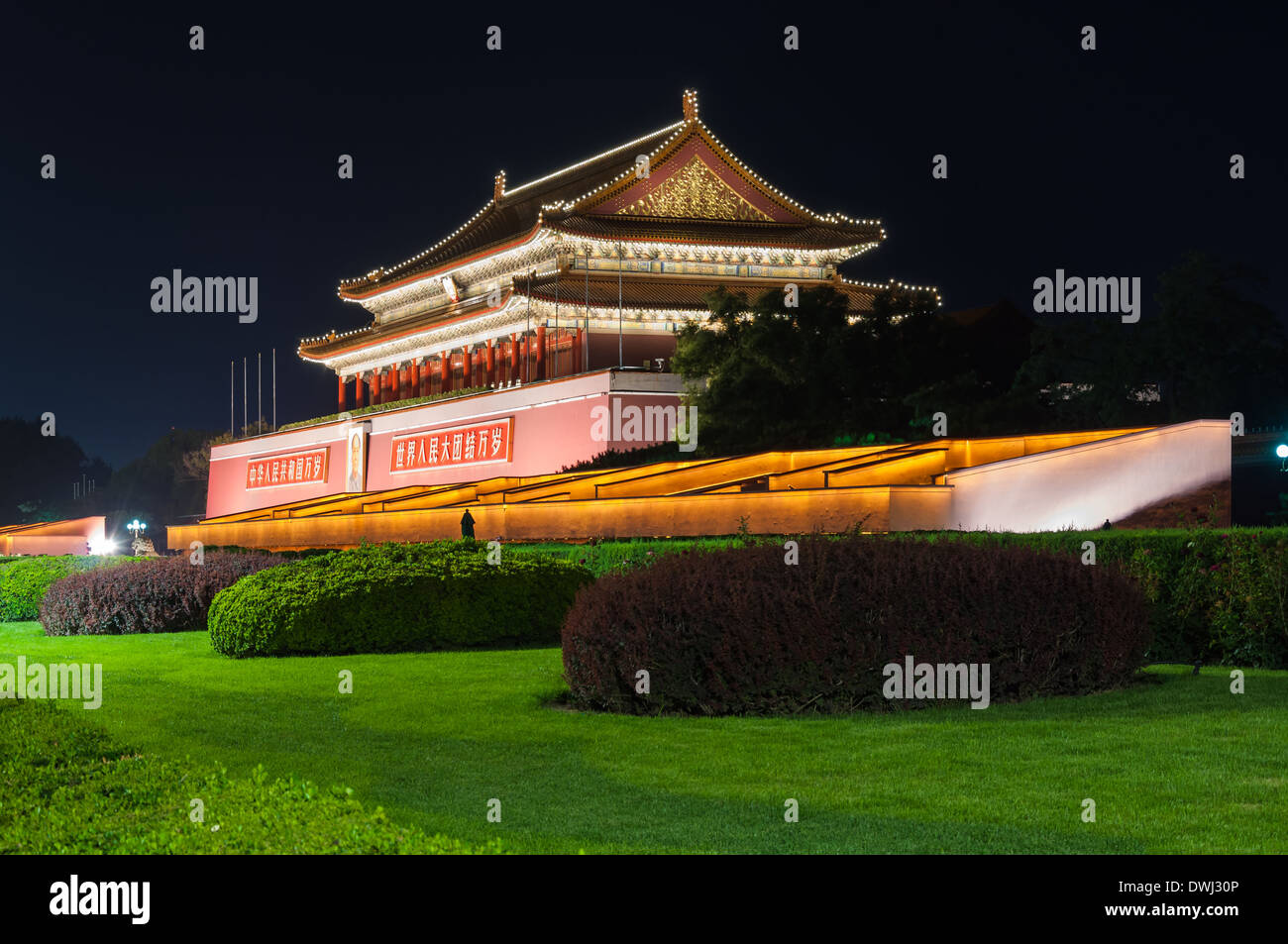 Porta di Tiananmen illuminata di notte a Pechino in Cina. Foto Stock