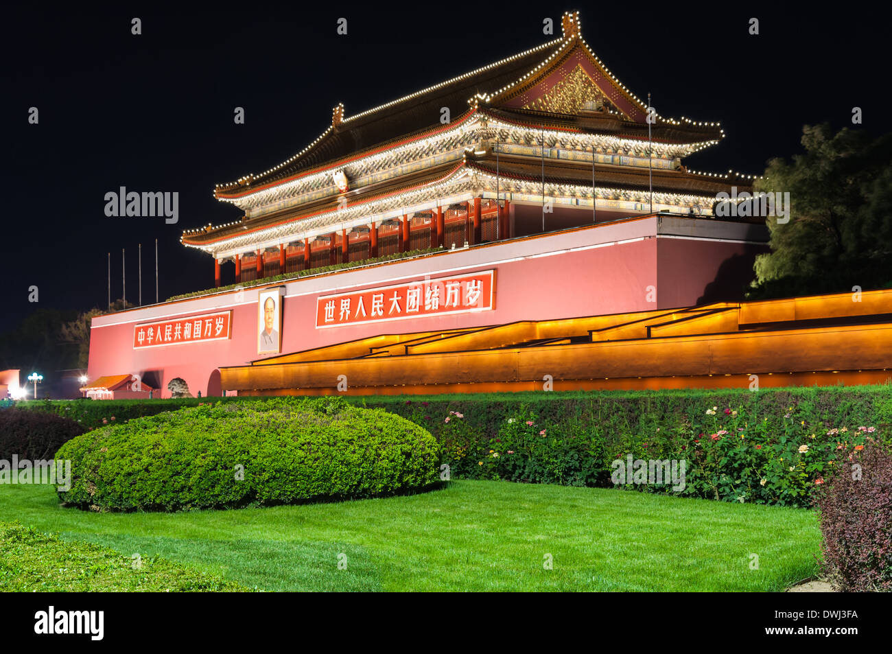 Porta di Tiananmen illuminata di notte a Pechino in Cina. Foto Stock