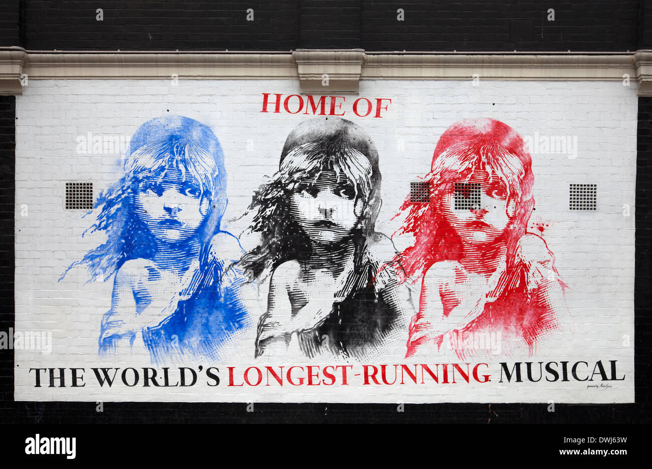 Les Miserables al Queens Theatre di Soho - Stencil arte sulla parete a promuoverlo - London REGNO UNITO Foto Stock