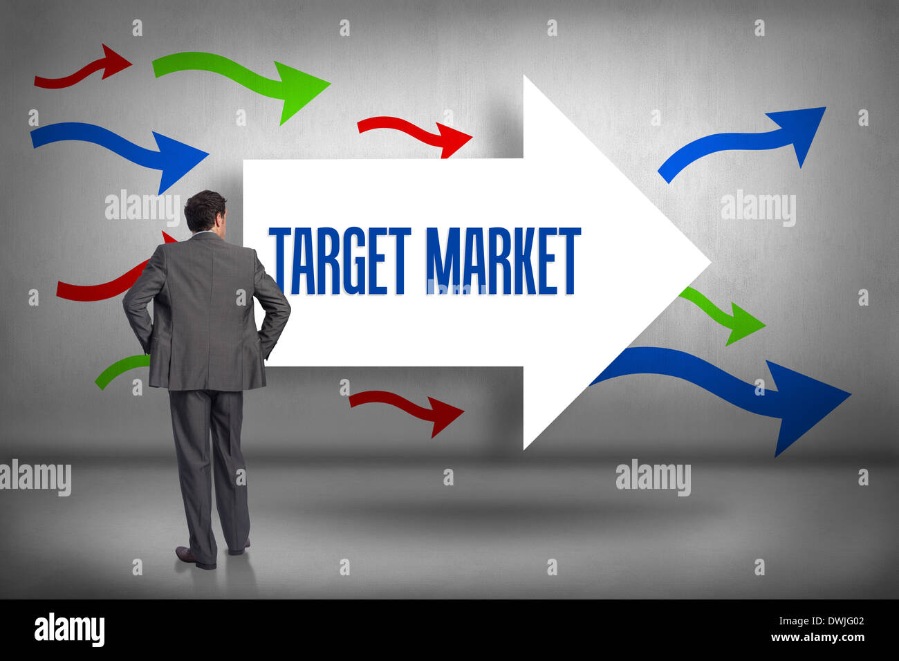 Target di mercato contro le frecce rivolte Foto Stock