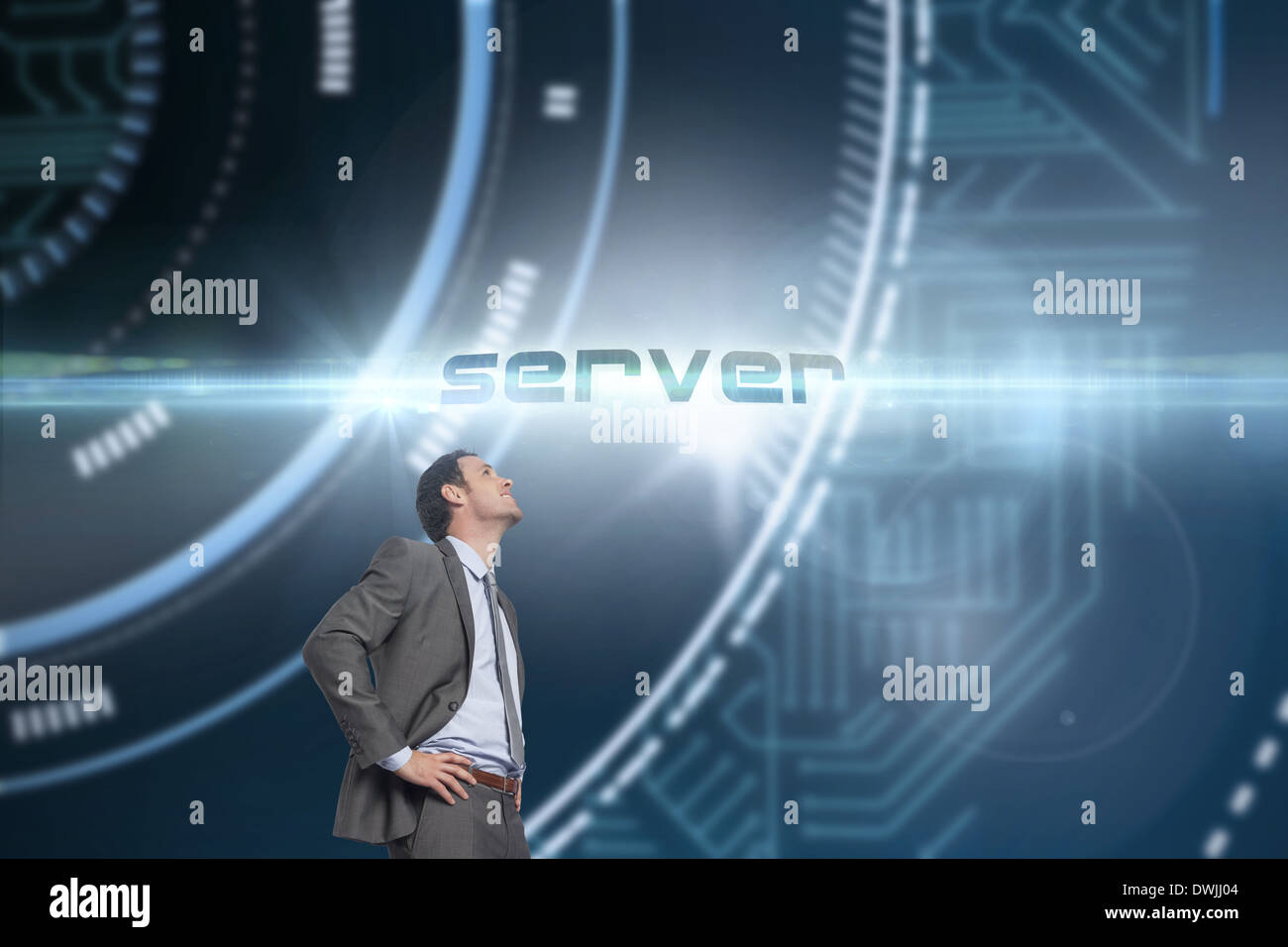 Server contro il futuristico sfondo tecnologico Foto Stock
