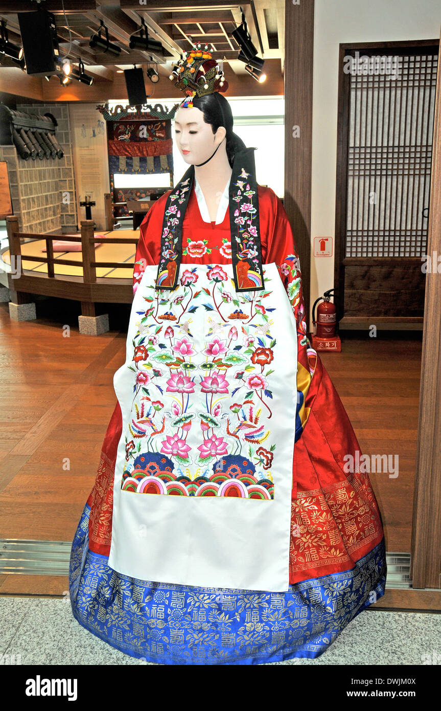 Tipico coreano abiti da sposa l'Aeroporto Internazionale di Incheon Corea  del Sud Foto stock - Alamy