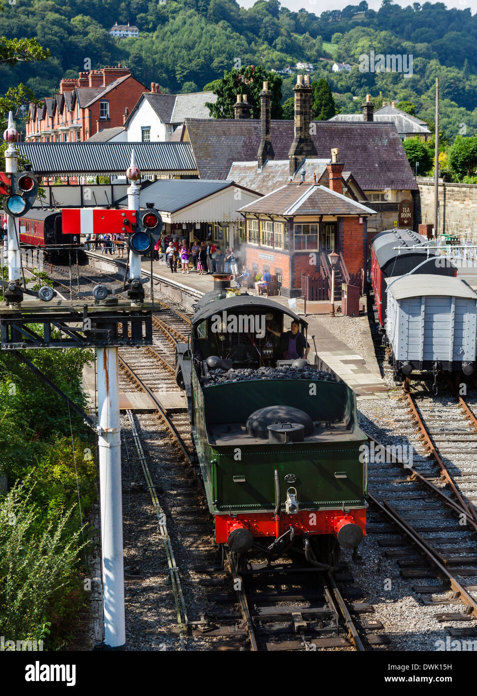 Il motore 7822 'Foxcote Manor' locomotiva a vapore a Llangollen Railway Station, Llangollen, Denbighshire, Wales, Regno Unito Foto Stock