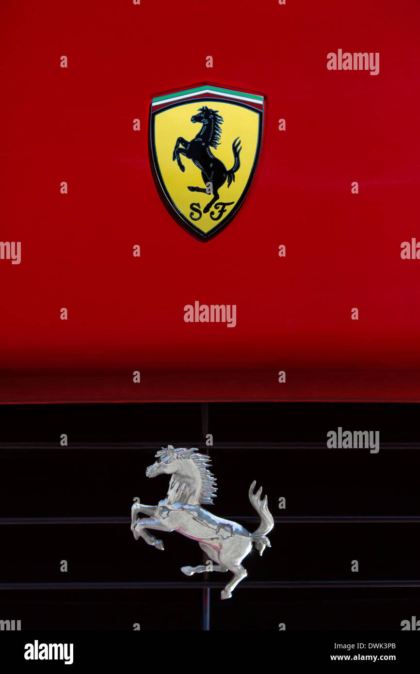 La Ferrari 'Cavallino Rampante' il simbolo sulla parte anteriore di una Ferrari auto sportive Foto Stock