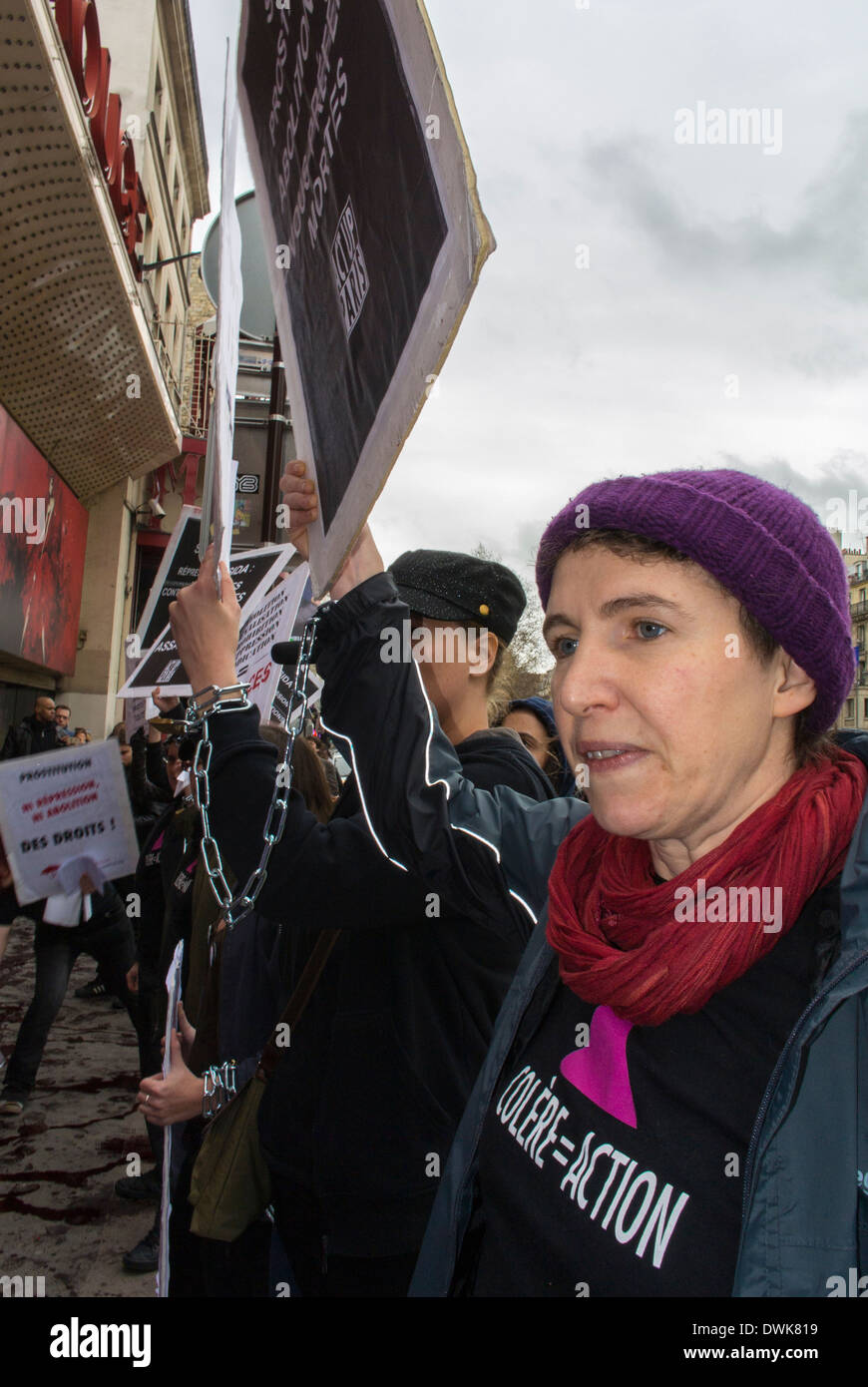 Parigi, Francia, European Activists Group, Act Up Paris, protesta al teatro "MoU-lin Rouge", contro l'incontro anti-prostituzione all'interno, tenuto dai gruppi femministi tradizionalisti, Woman in Chains Foto Stock