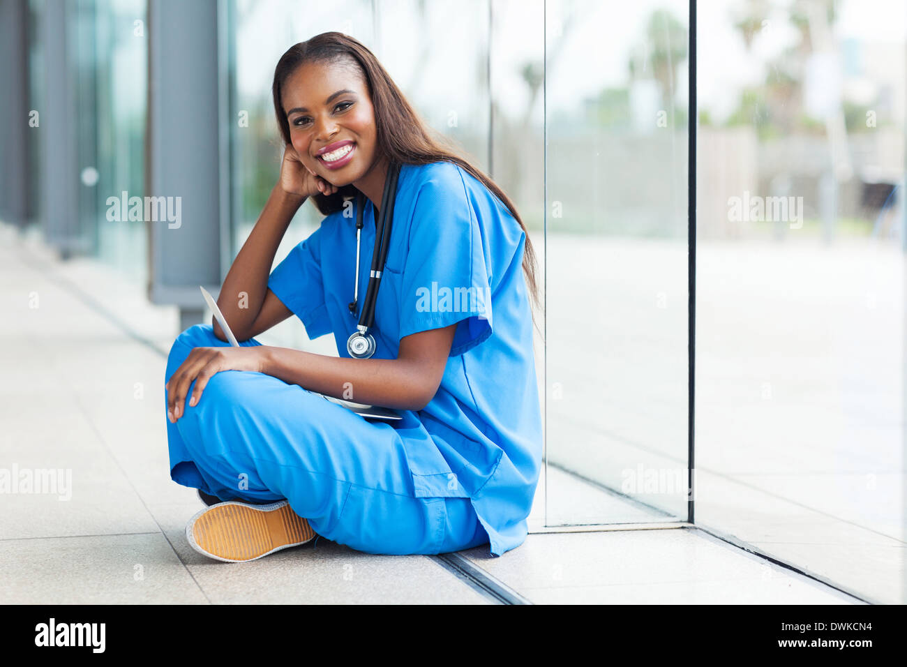 Ritratto di Afro American healthcare lavoratore in ospedale Foto Stock