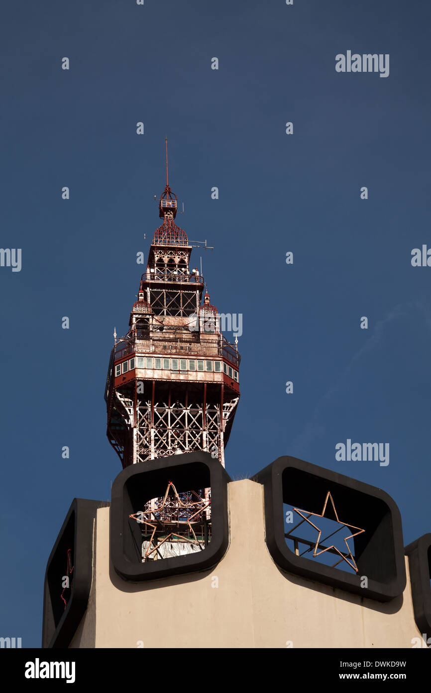 La parte superiore della struttura di ferro della Torre di Blackpool, Lancashire, Regno Unito Foto Stock