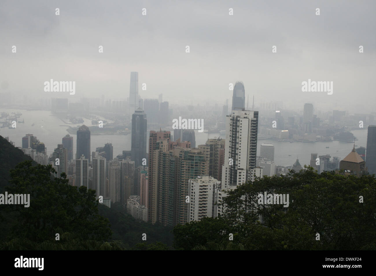 Skyline di Hong Kong come visto dalla vetta del porto Foto Stock