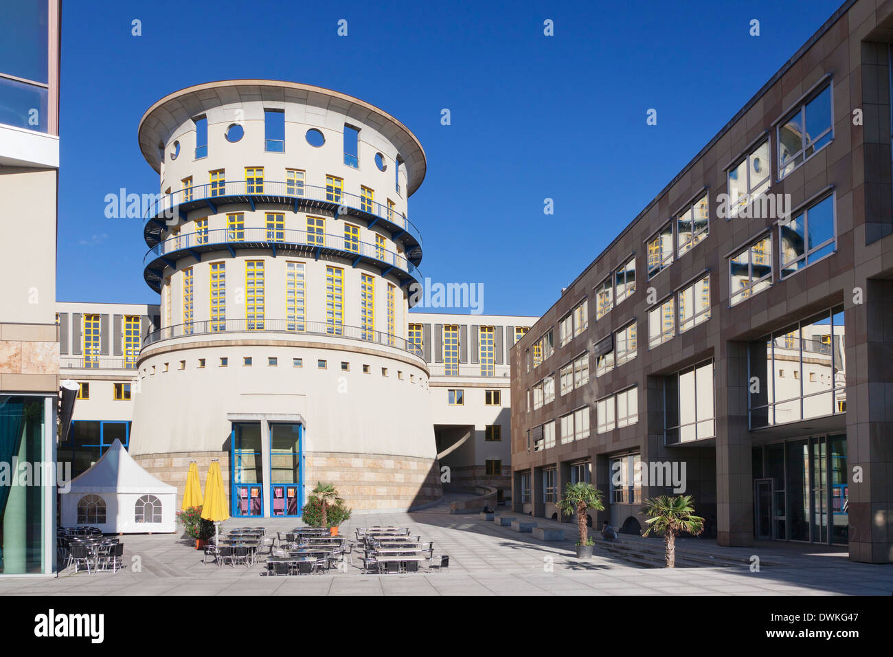 Università Statale per la musica e le arti visive, architetto James Stirling, Stoccarda, Baden Wurttemberg, Germania, Europa Foto Stock