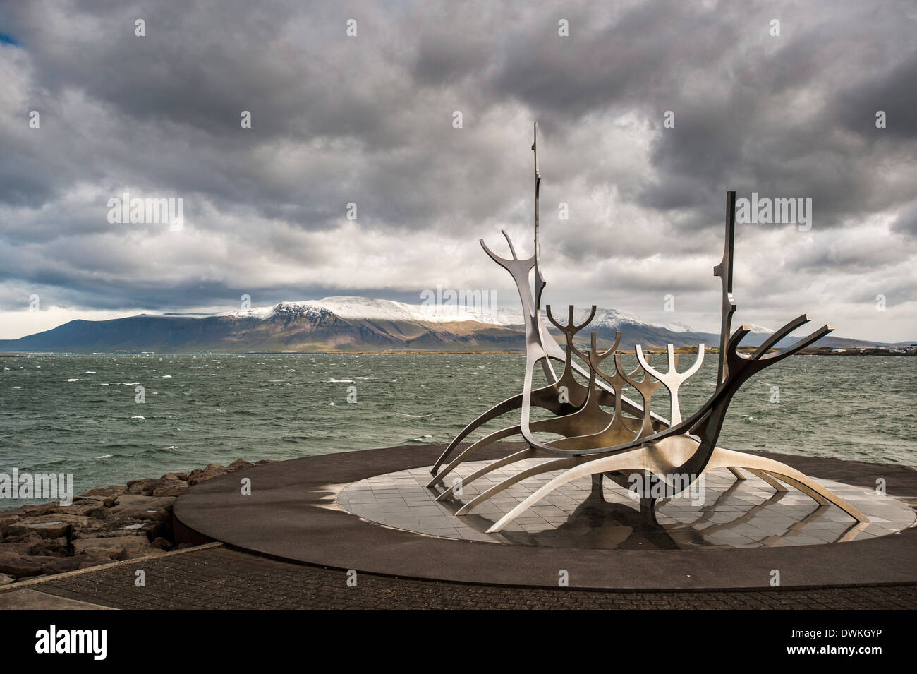 Solfar (Sun Voyager) scultura da Jon Gunnar Arnason a Reykjavik, Islanda, regioni polari Foto Stock