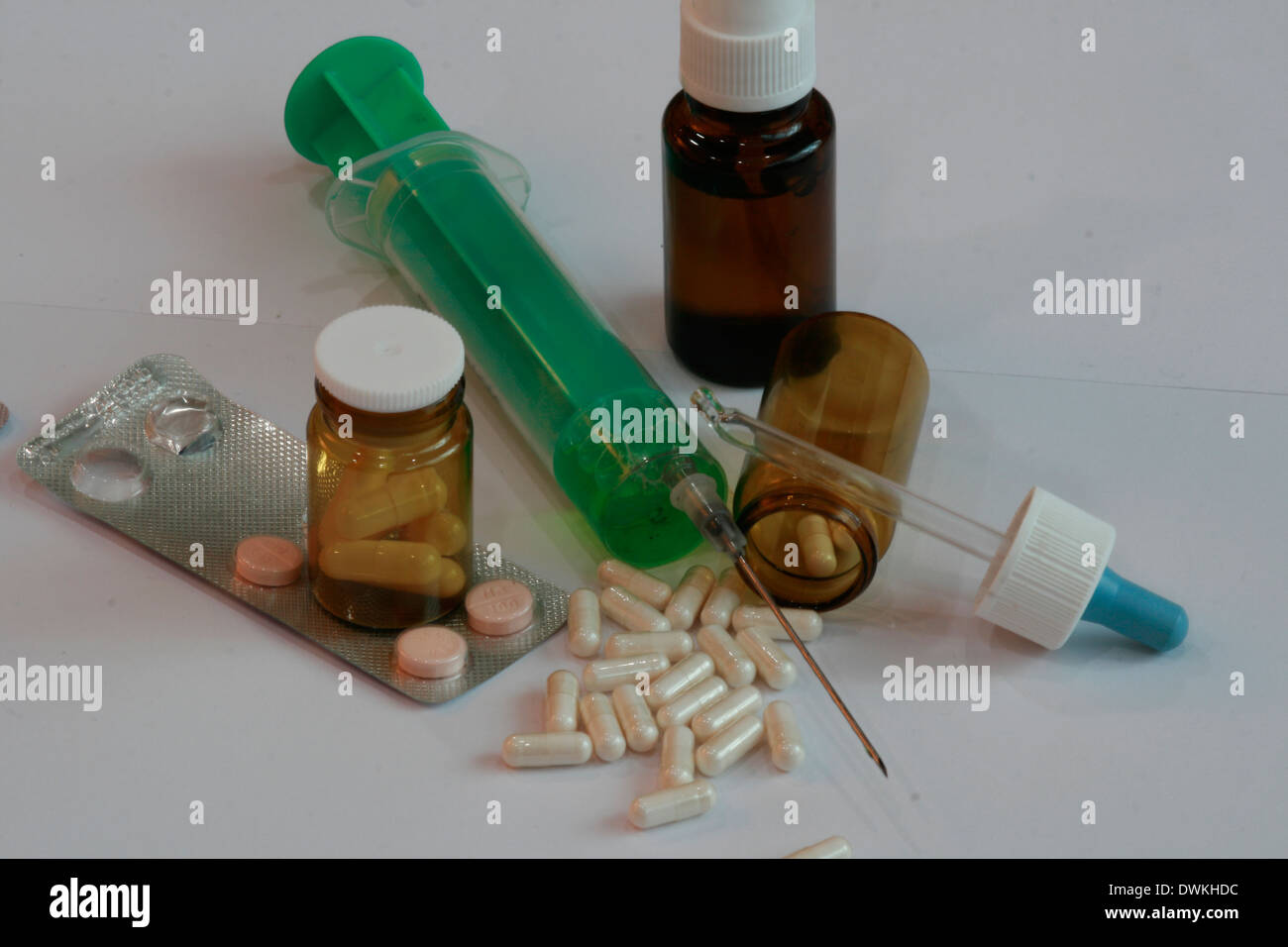 Pillole sono stati evacuati dalla porta pillole con iniezione Foto Stock