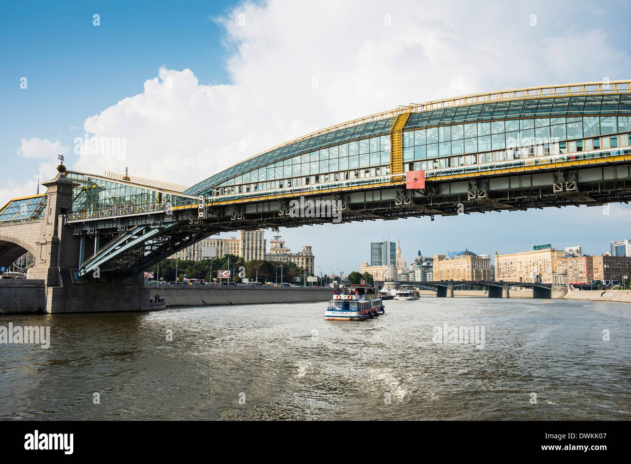 Ponte che attraversa il fiume Moskva Mosca (Fiume), Mosca, Russia, Europa Foto Stock
