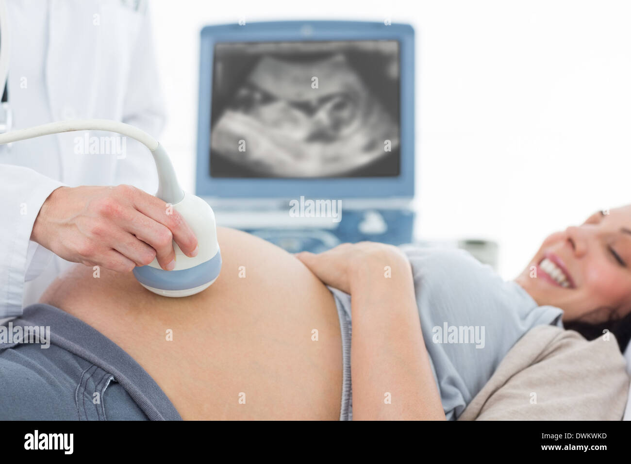 Donna incinta sottoposti a ultrasuoni Foto Stock