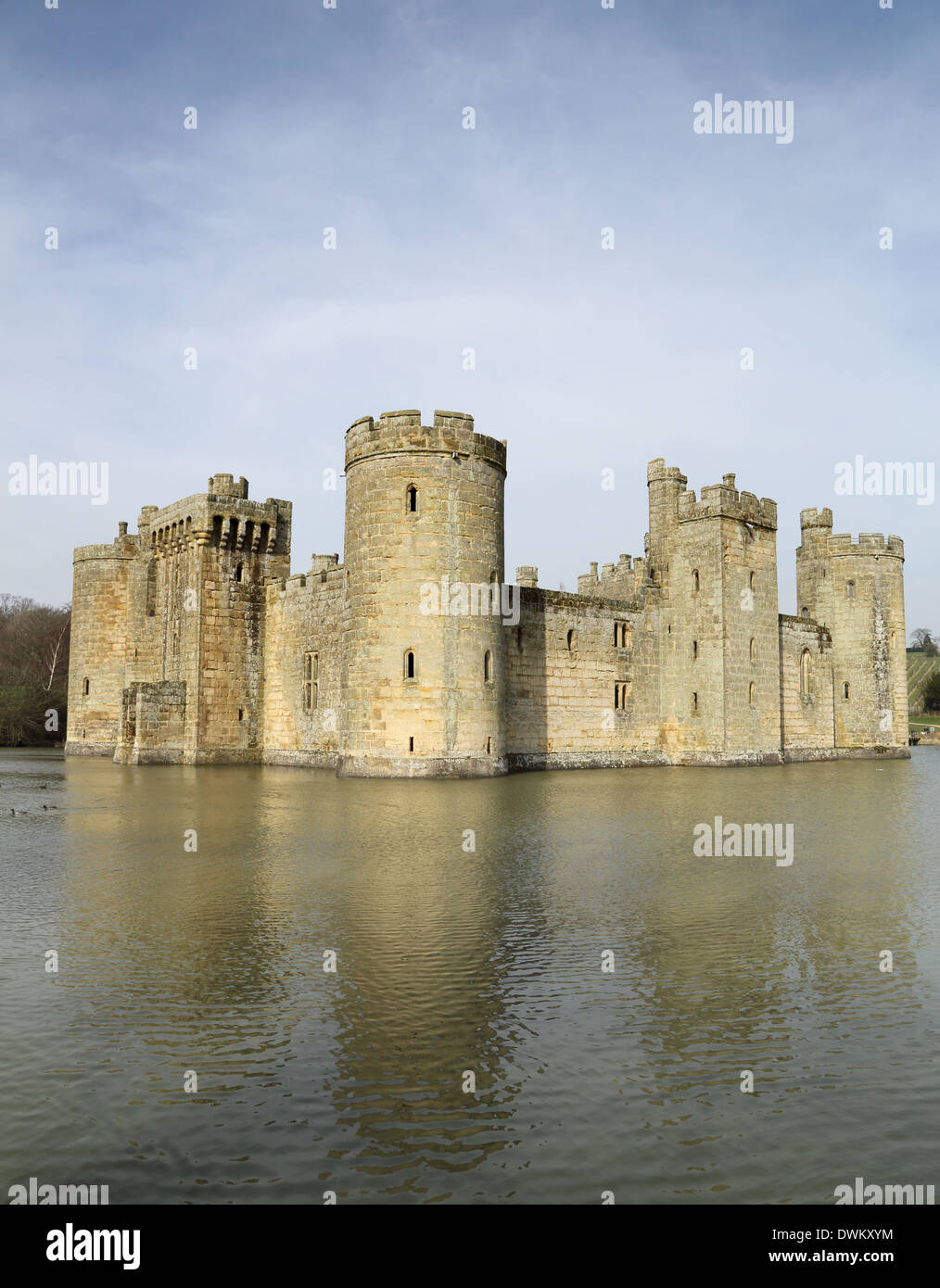 Il XIV secolo moated Bodium castello in east sussex Foto Stock