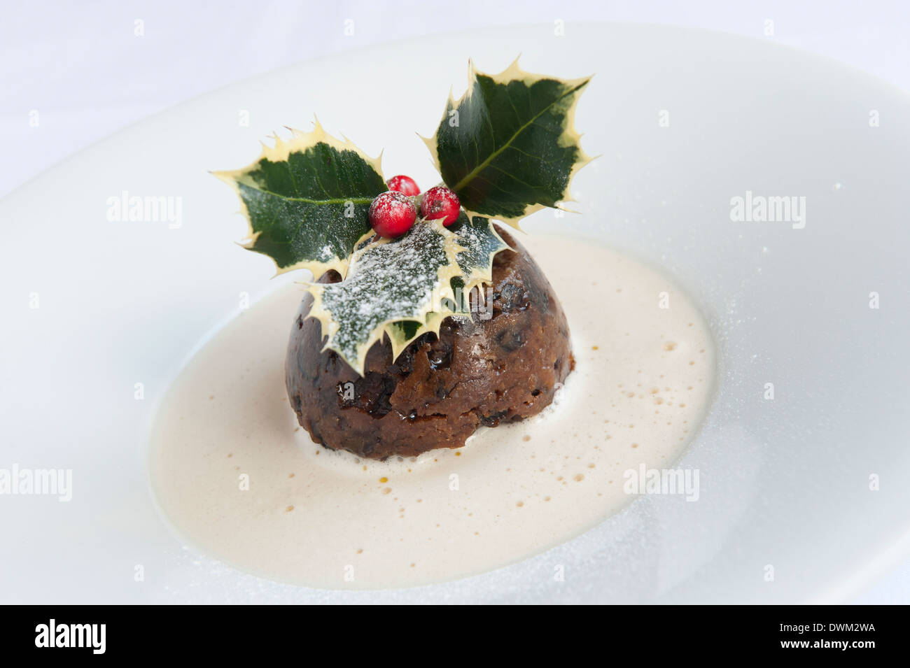 Singoli pudding natalizio con salsa di brandy Foto Stock