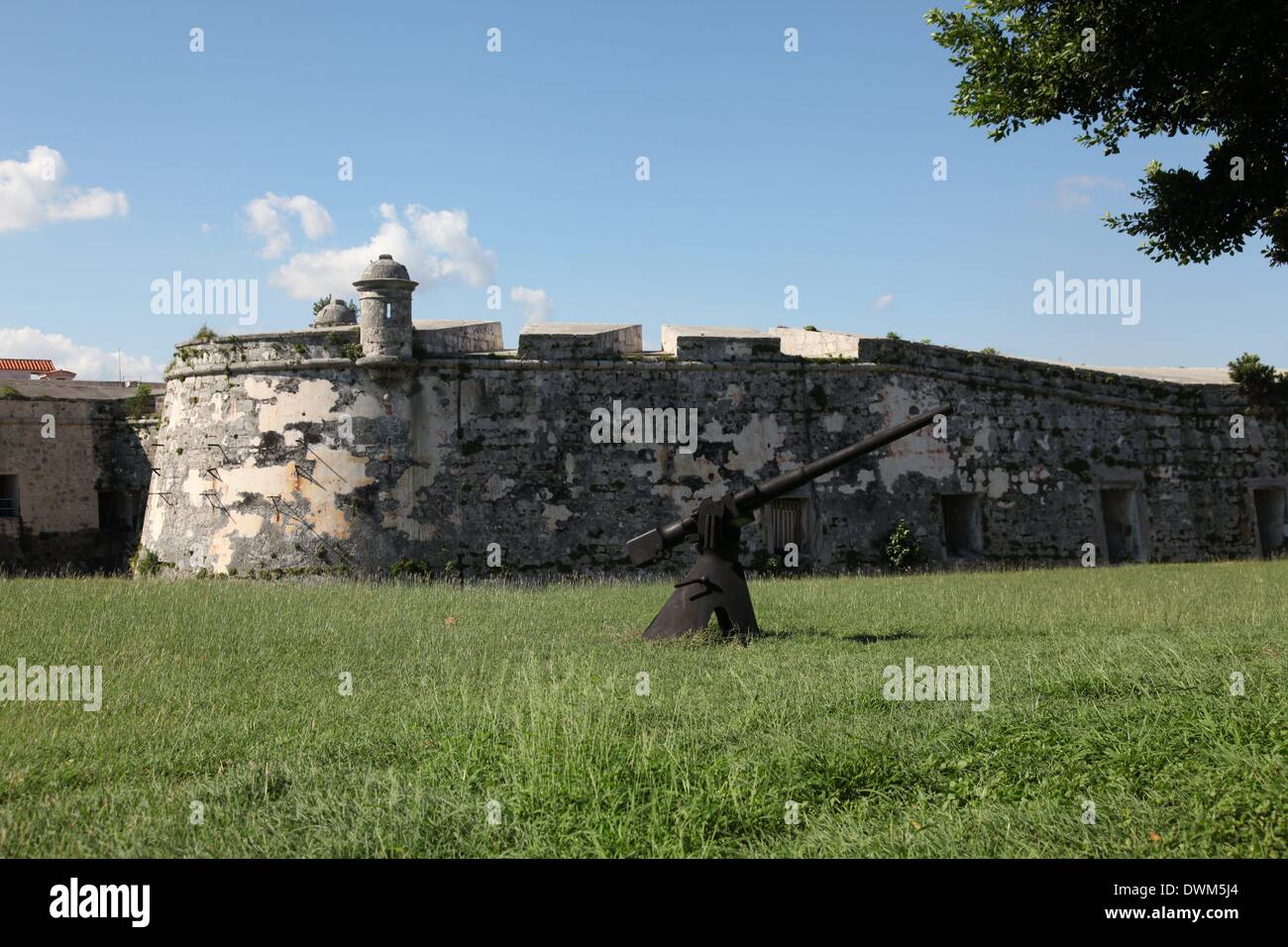 La Fortaleza de San Carlos de La Cabaña o semplicemente 'La Cabaña' (spagnolo per 'La Baracca') è un dieci acri-bastione fortezza simile a l'Avana (Cuba). Ottobre 2013 Foto Stock
