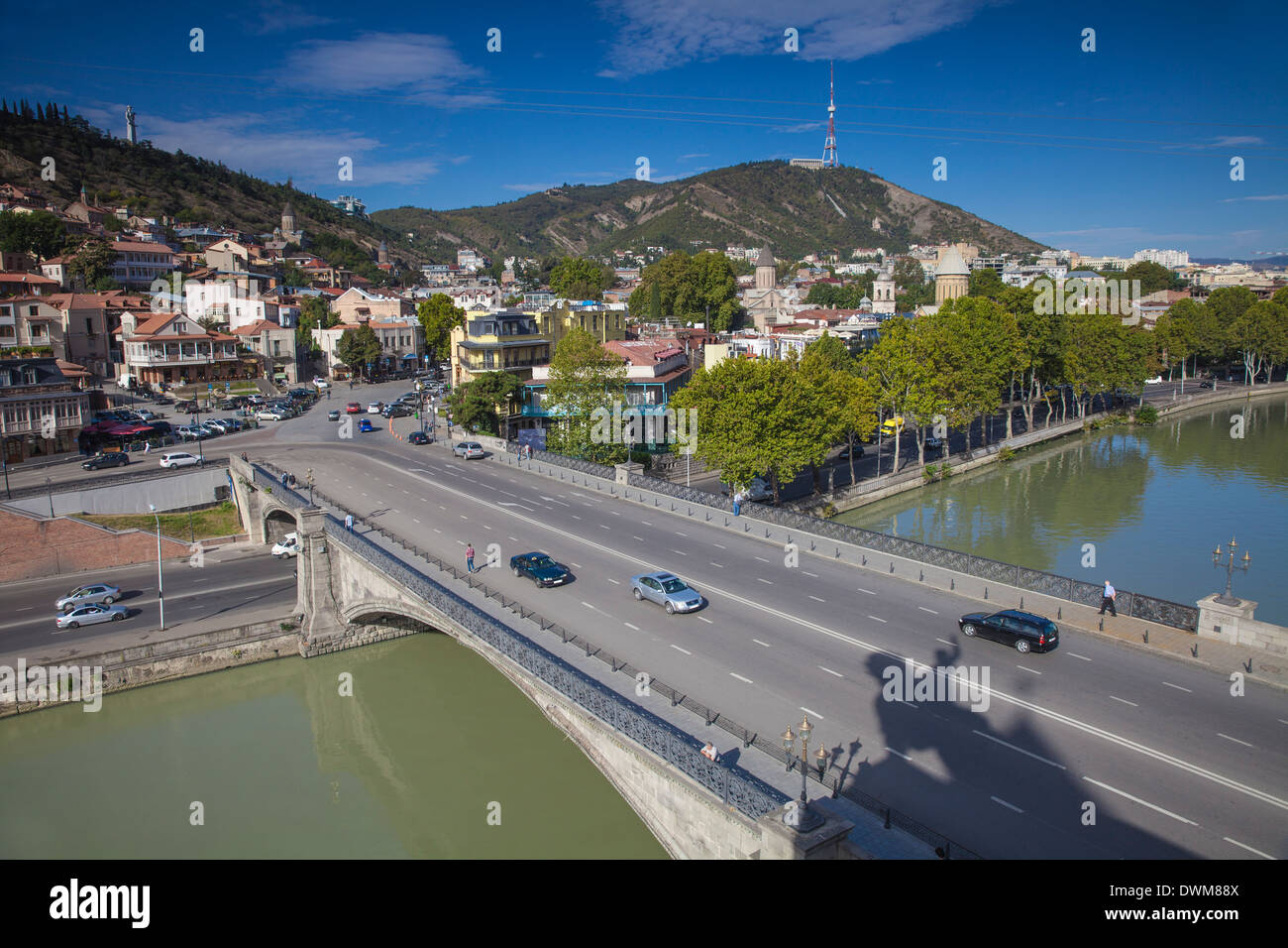 Vista su Mtkvari Kura (Fiume) verso la Città Vecchia, Tbilisi, Georgia, nel Caucaso e in Asia Centrale, Asia Foto Stock