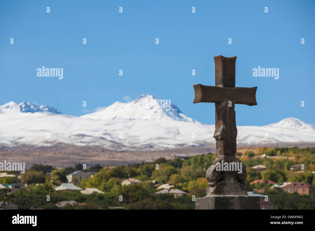 Chiesa Hovhannavank in corrispondenza del bordo della Qasakh River Canyon, Ashtarak, Armenia, Asia Centrale, Asia Foto Stock