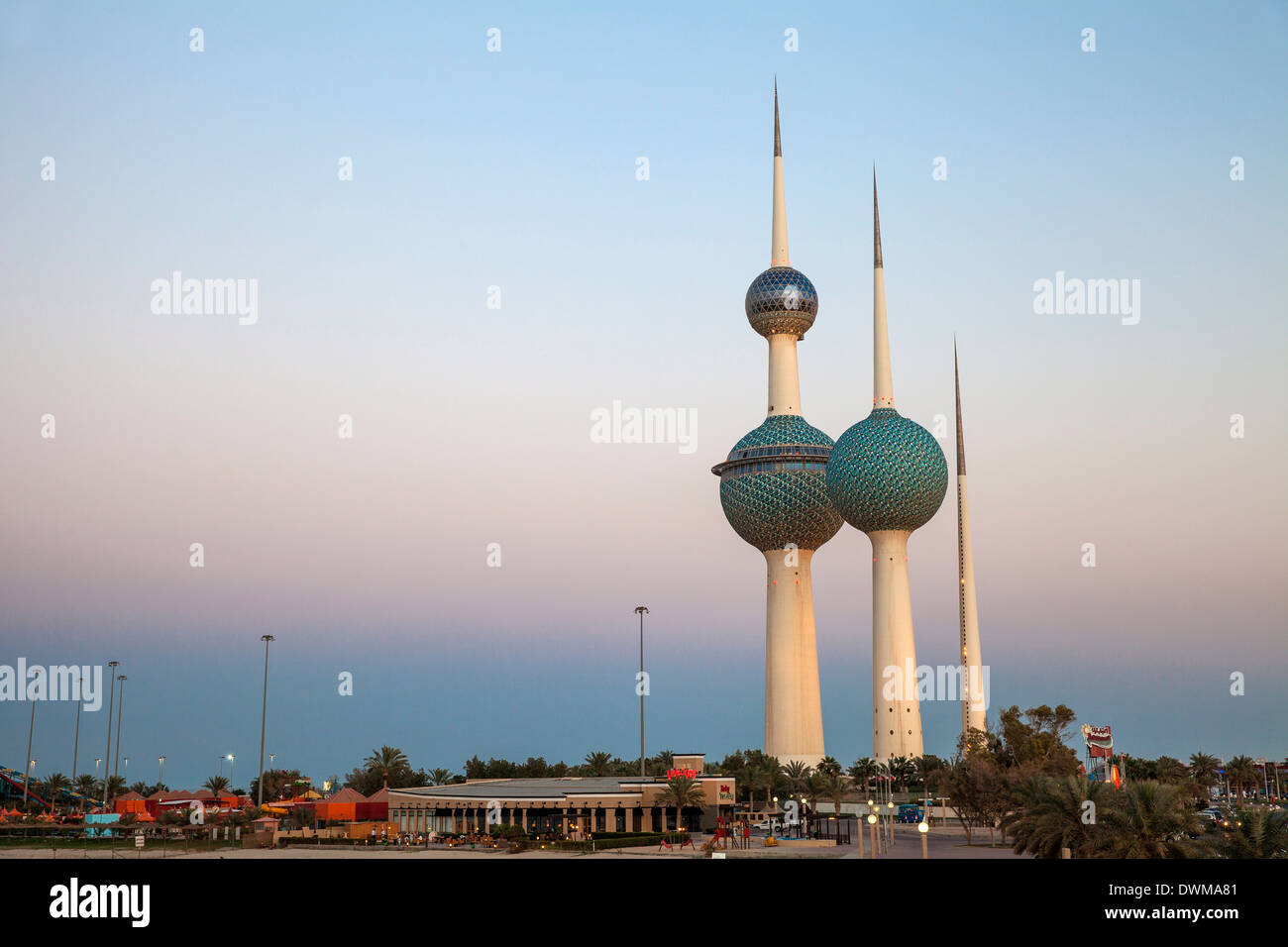 Kuwait Towers all'alba, Kuwait City, Kuwait, Medio Oriente Foto Stock